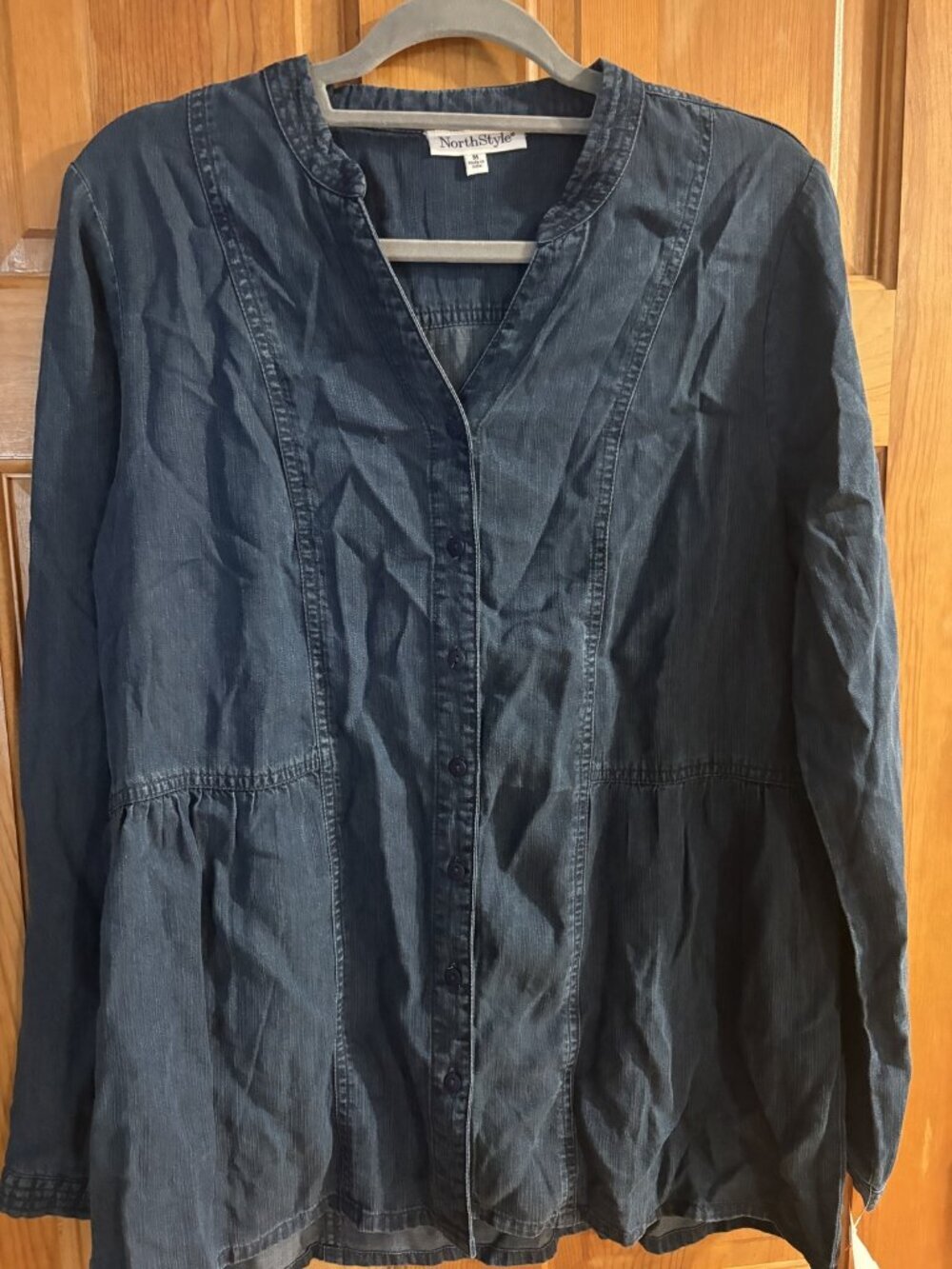 NorthStyle Size Medium (M) Chambray Button-Up Shirt with V-Neck